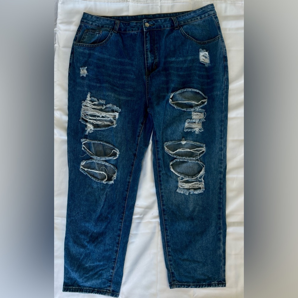 SHEIN ripped straight leg blue jeans